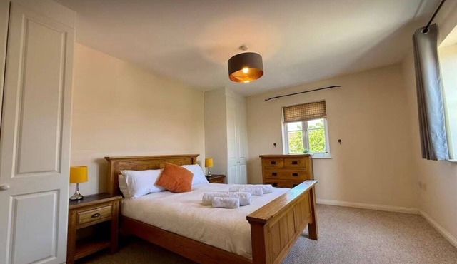 Marlow Town-House Contractors & Families Welcome