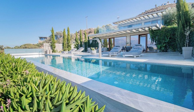 Marnos Grand Villa