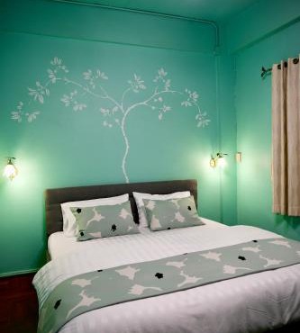 maross bed and room