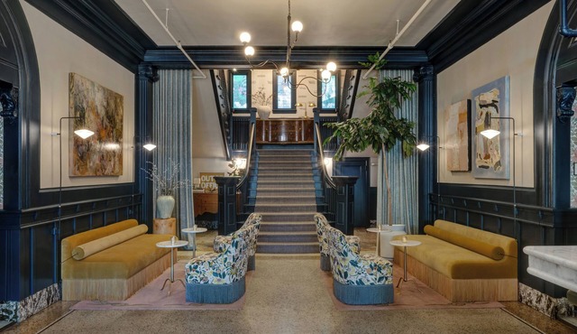MarQueen Hotel