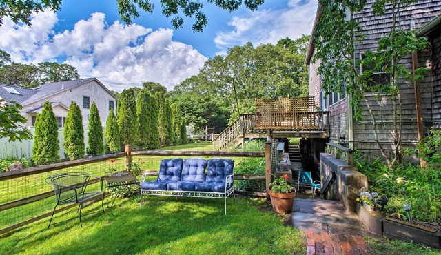 Martha's Vineyard Apt ~ 1 Mile to Inkwell Beach!