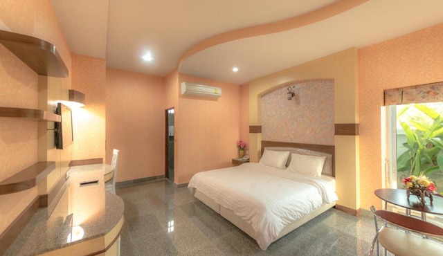 Martina Hotel Surin