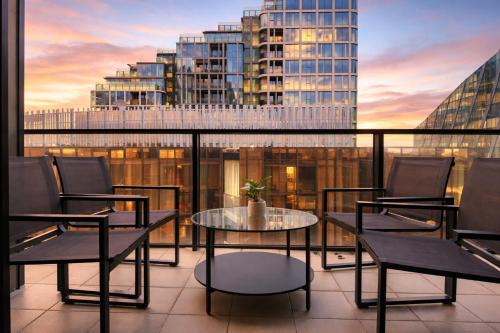 Marvel Stadium Views 2BR, Parking, Pool & Gym