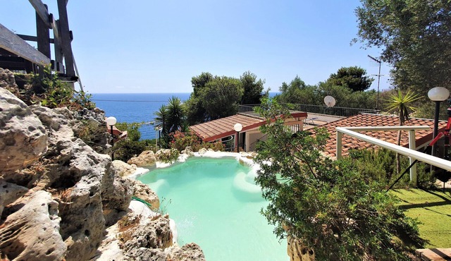 Marvellous property w/heated pool & sea access