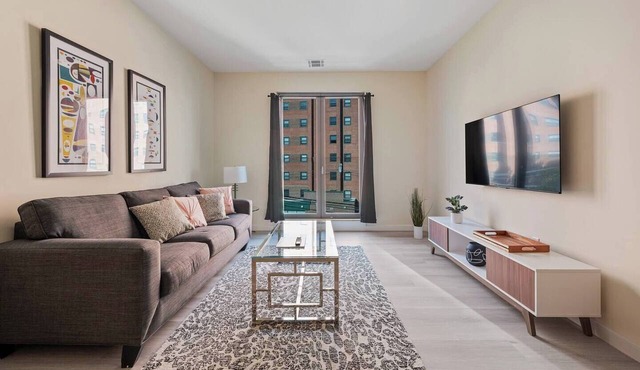 Marvelous 2BR ! Free Parking ! 30 Min to NYC
