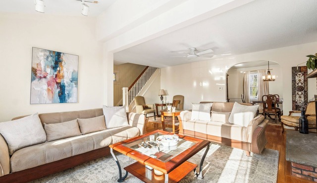 Marvelous 3-bedroom Family Retreat Near NYC w/Parking & Views