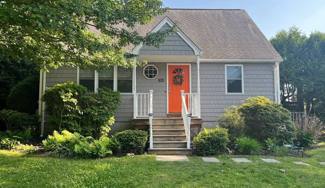 Marvelous 4-bedroom, 2-bath home with AC and private backyard close to the beach
