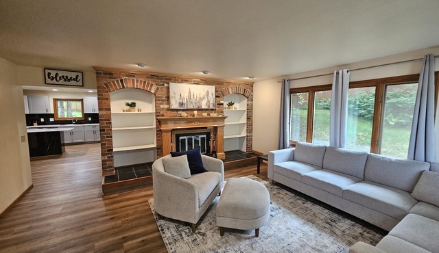 Marvelous 4-bedroom house in Anchorage with lake access, fully renovated in 2024