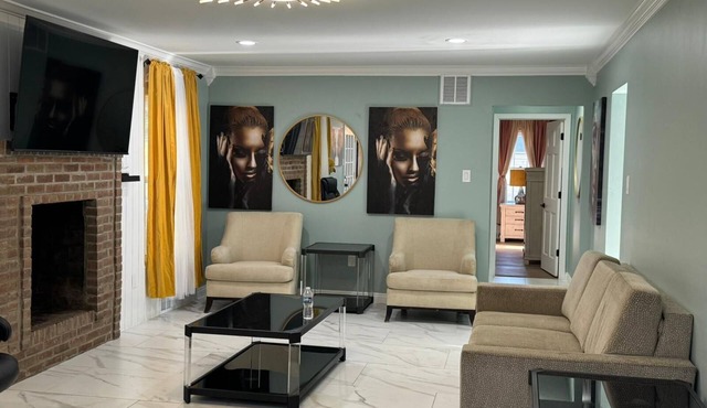 Marvelous and Spacious Southern Palace with Plenty of Beds
