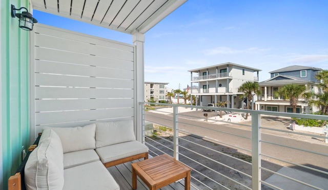 Marvelous NEW 4-bedroom 4.5 bathroom townhome 100 steps from Mexico Beach