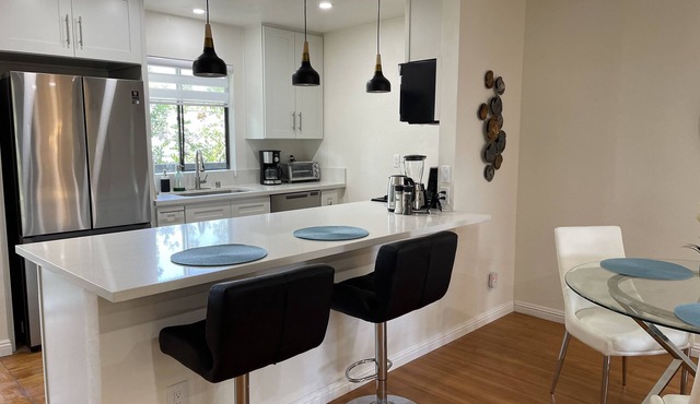 Marvelously Decorated 2-BD 2-Bath Central Glendale