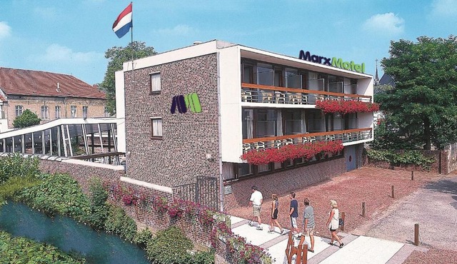 Marx Motel