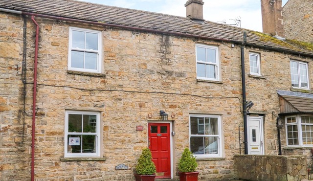 MARY'S COTTAGE, pet friendly, character holiday cottage in Hawes
