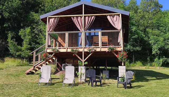 Maryflo hut ( 2 )