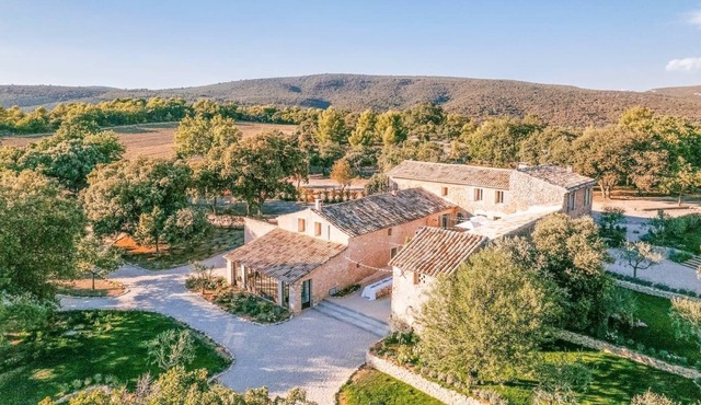 Mas de Florette: Your Provencal haven in Lioux
