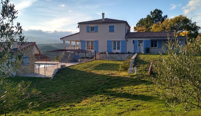 Mas De Vignal Complet. Villa with beautiful infinity pool