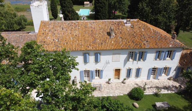 Mas du Versadou, dans un espace naturel protégé, piscine couverte chauffée toute l'année, Spa et salle de jeux