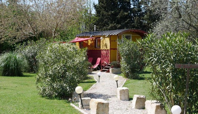 MAS MAURANE-Roulotte avec SPA privé aux portes d'ARLES