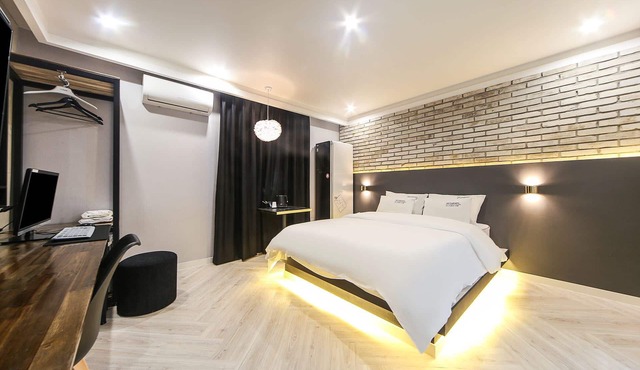 Masan First Class Hotel