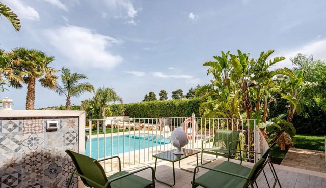 Massaroom - Gorgeous villa with sea view pool