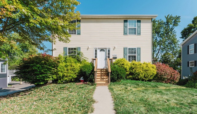 Massive 3BR Stay with Private Office & Extra-Large Living/Dining
