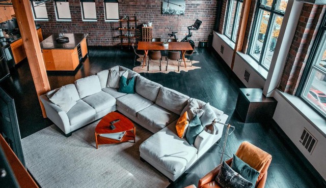 Massive Downtown Seattle Condo - Free Parking!