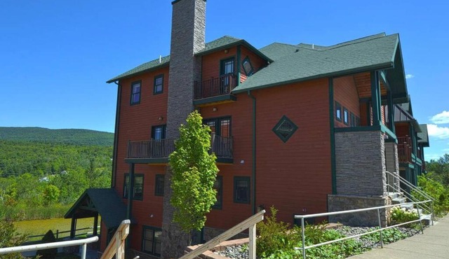 Massive LUX 3BR Ski ON/OFF Condo on MTN.Sleeps 12!