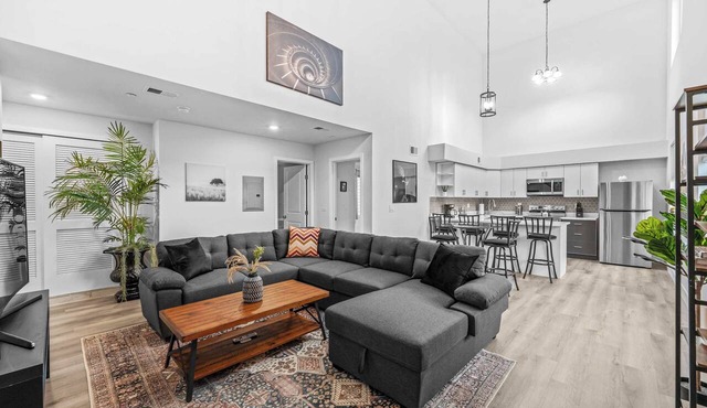 Massive Multi-Unit Home, Sleeps 25, 2 Car Garage