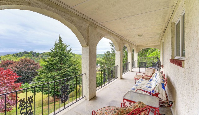 Massive Princeton Estate: Great for Large Groups!