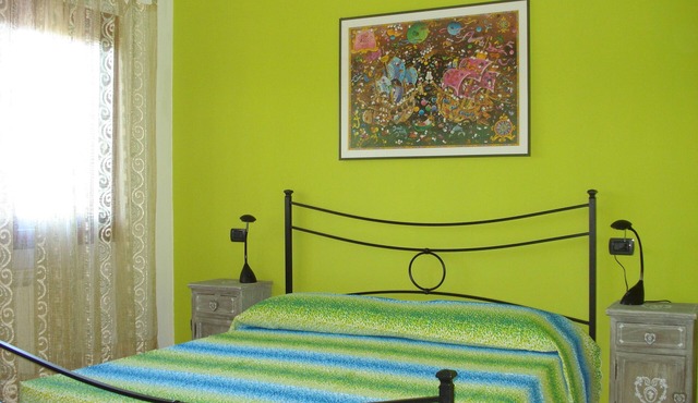 Master apartment in villa 6 to 8 persons with large private garden