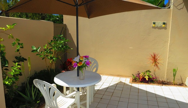 Master Garden Bedroom adjacent to Margaritaville. 50m To The Beach