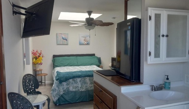 Master SUITE STEPS TO BAY & BEACH