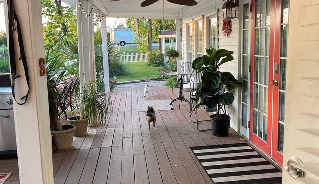 Master suite with private deck in a beautiful house between Savannah & HHI