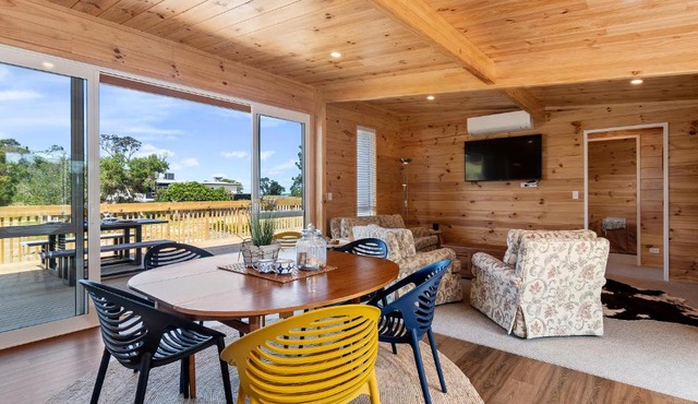 Matapouri Bayside Retreat - Matapouri Holiday Home