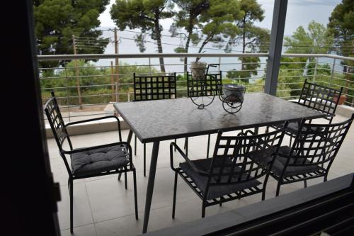 Mathesi Beachfront Apartment in Elia