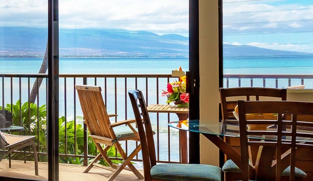 Maui beachfront, steps to the sand!*Hono Kai C1*