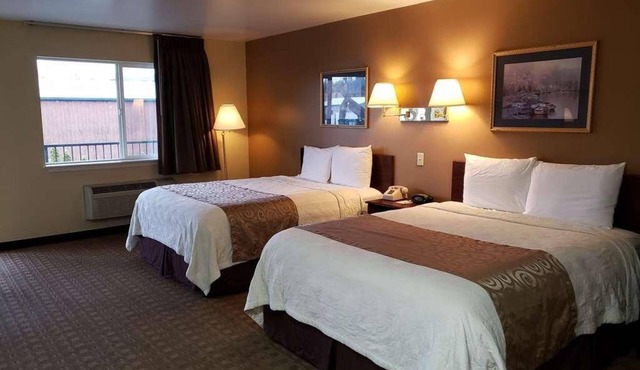 Maximum Comfort! Comes with Free Breakfast & Parking, Pet-friendly Property!