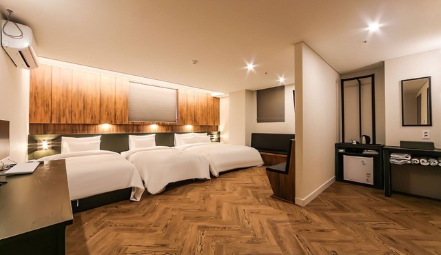 Maximum Hotel