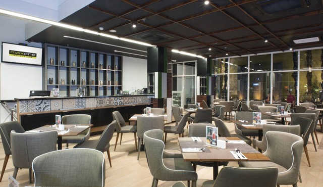 MaxOneHotels at Dharmahusada - Surabaya