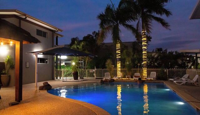 Mayfair Motel Emerald