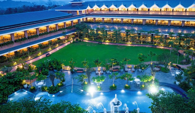 Mayfair Oasis Resort & Convention