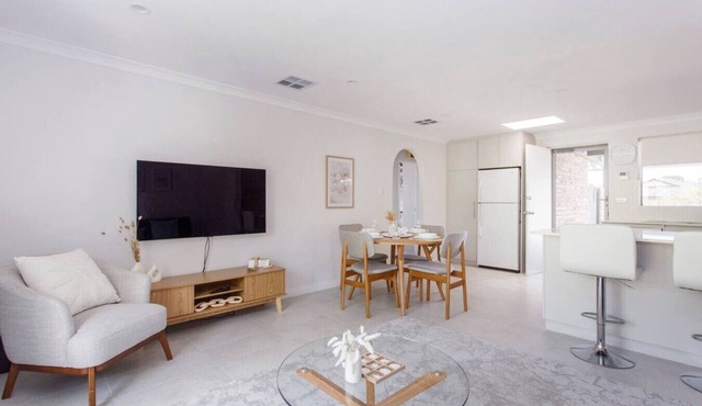 Maylands Riverside City Retreat
