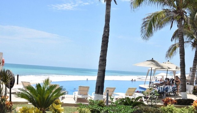 Mazatlan Vibrant Junior Suite w 5-minute Walk to Cerritos Beach