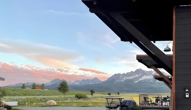 Meadow Creek Tiny Home #03 with Mountain View