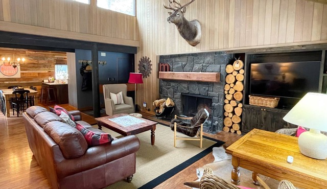 Meadow House 7/2 BR/2 BA Sleeps 6+