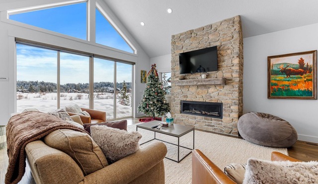 Meadowbright VIsta - Large driveway - Clubhouse with pool & hot tub - River - Luxury