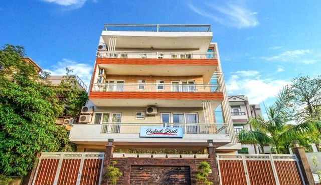 Medical friendly 2 BR near Fortis -Parfait Street