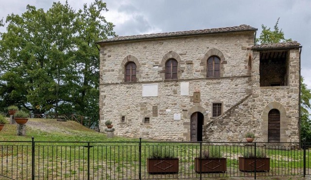 Medieval Farmhouse in Caprese Michelangelo with Terrace