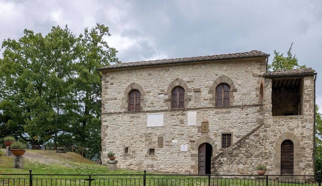 Medieval Farmhouse in Caprese Michelangelo with Terrace