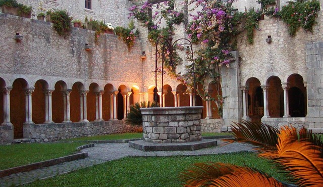 Medieval villa with swimming pool and gazebo in the historic walls - near Rome Naples